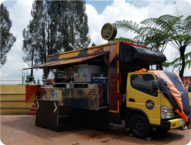 Camion de foodtruck barbecue pour mariage